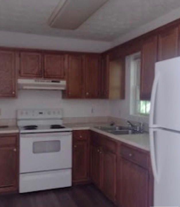 2nd image of 1136 Rives Rd