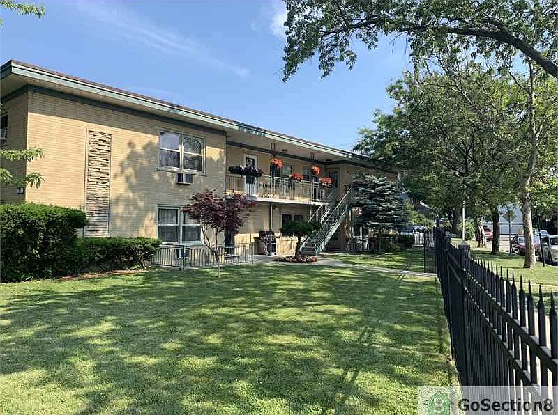 1st image of 4159 W Oakdale Ave APT 1S