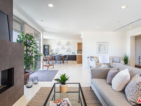 2nd image of 870 N Haverford Ave #403