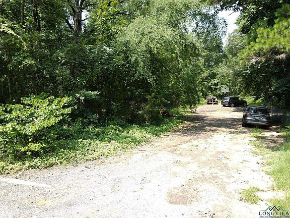 4th image of Oakwood Dr