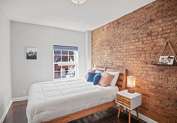 3rd image of 815 Greenwich St APT 5-D