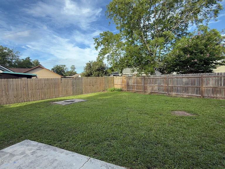 7914 Longshadow Ct — Photo 17