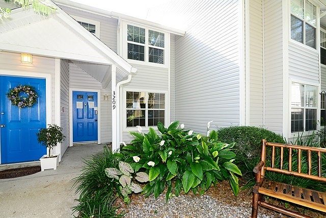 1st image of 3209 Valley Oaks Dr