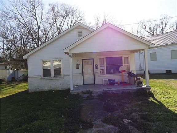 5th image of 604 Landers St