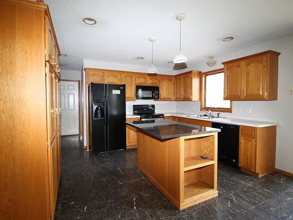 4th image of 401 15th St N
