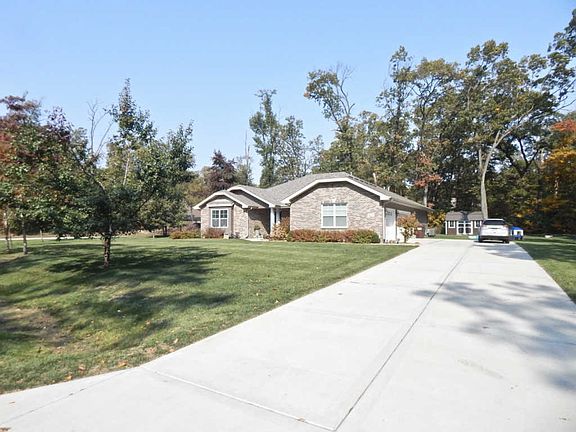 2nd image of 4207 Foxwood Dr