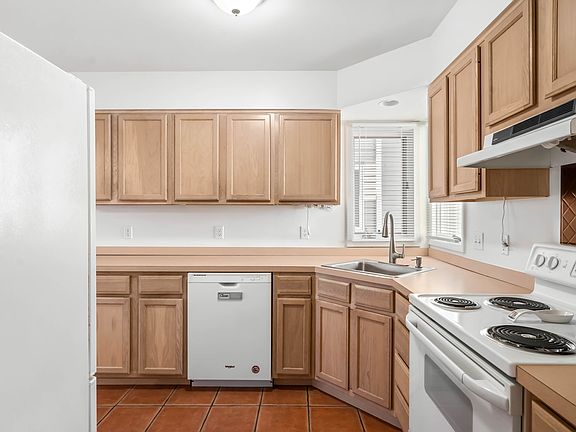 5th image of 539B Hudson Ave #1