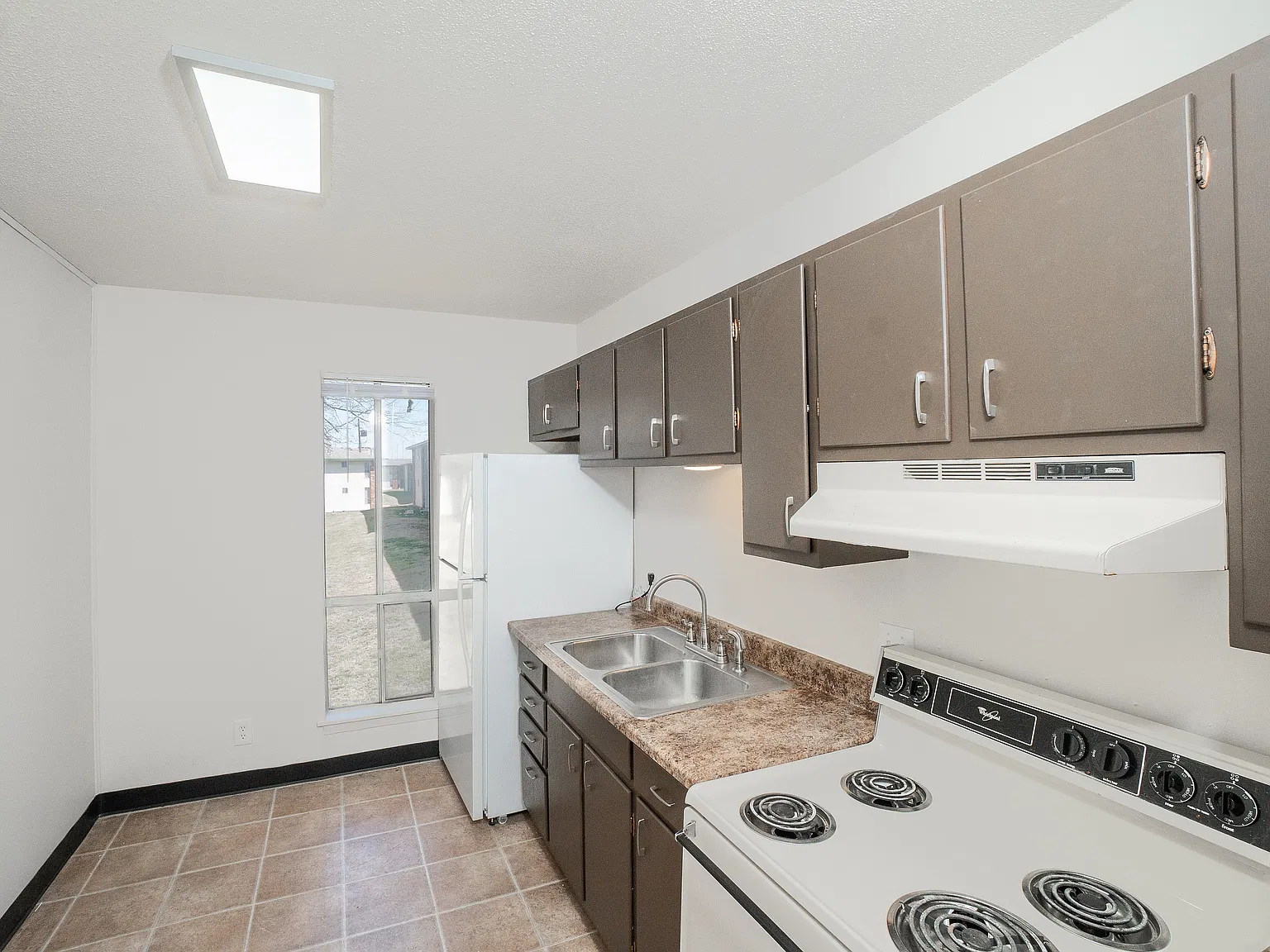 Hillcrest 90 — Photo 1