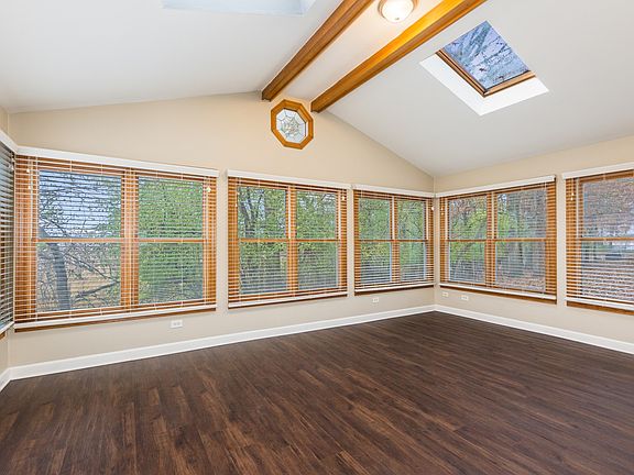 5th image of 4015 Newport Dr