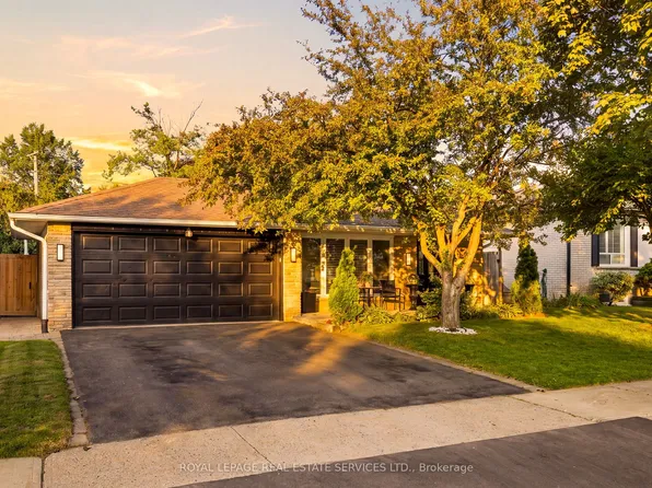 127 Redgrave Dr, Toronto, ON M9R 3V5