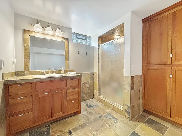 2541 Lakewood Ln — Photo 32