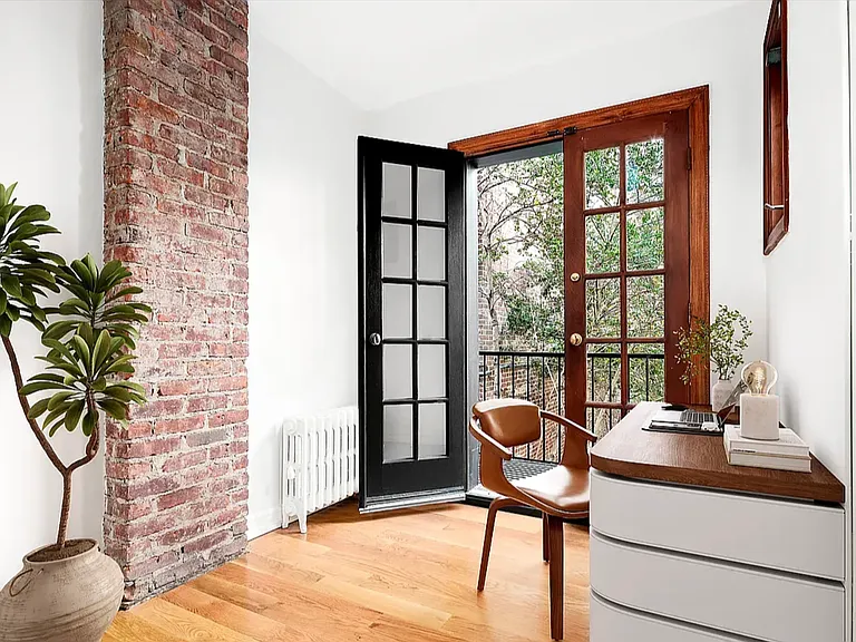61 Perry St #CARRIAGEHOUS — Photo 9