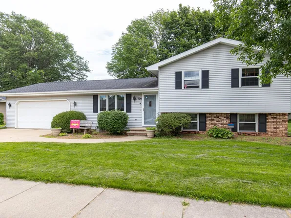 1700 Taylor St, Little Chute, WI 54140