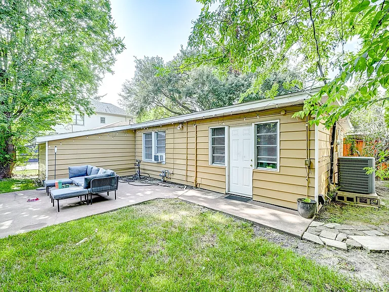 4311 Ione St — Photo 24