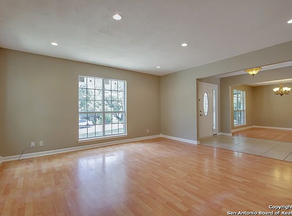 4th image of 8303 Delphian Dr