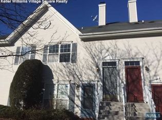 1002 Cumberland Ct, Mahwah, NJ 07430