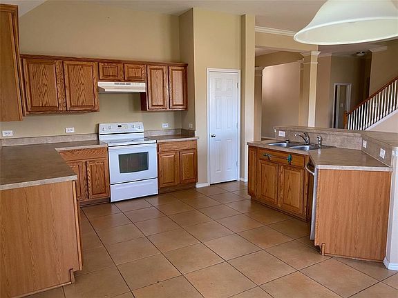 5th image of 2701 Juniper Dr