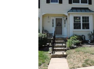 374 Ivanhoe Ct, Langhorne, PA 19047
