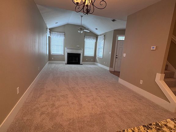 3rd image of 122 Edgewood Ct