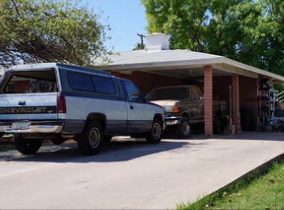 2nd image of 318 N Pioneer