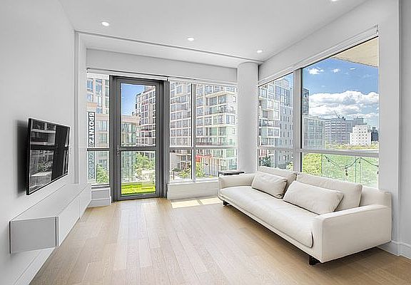 4th image of 2243 Jackson Ave #4I