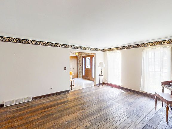 4th image of 10230 W Belden Ave