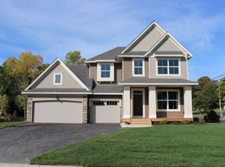 2219 Woodlyn Ridge Ct, Mound, MN 55364