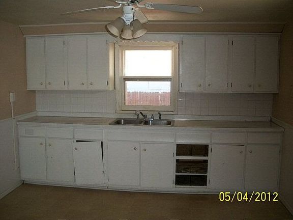 4th image of 1103 E 13th St