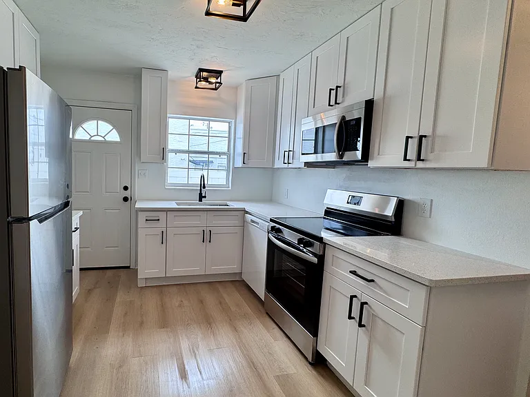 1515 30th Ave N #1517 — Photo 3
