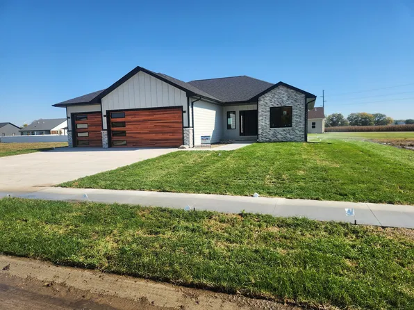 3330 Harvest Meadows Ln, South Sioux City, NE 68776