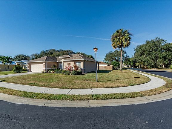 4th image of 1755 Finch Ln
