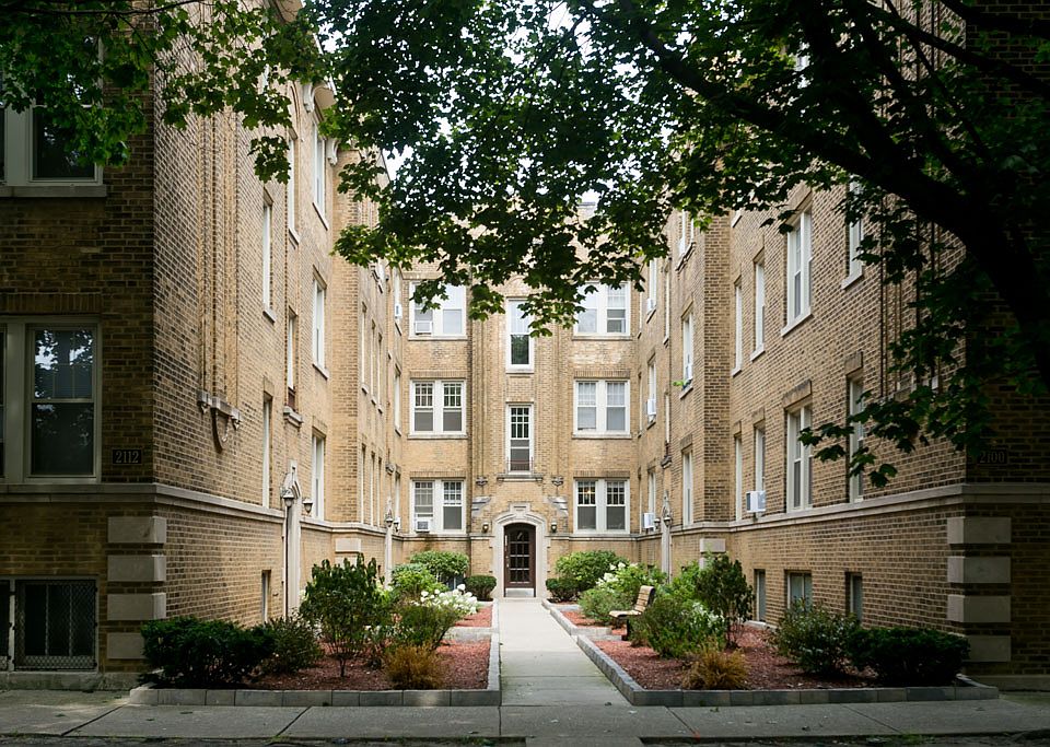 1st image of 2110 W Ainslie St APT 2N