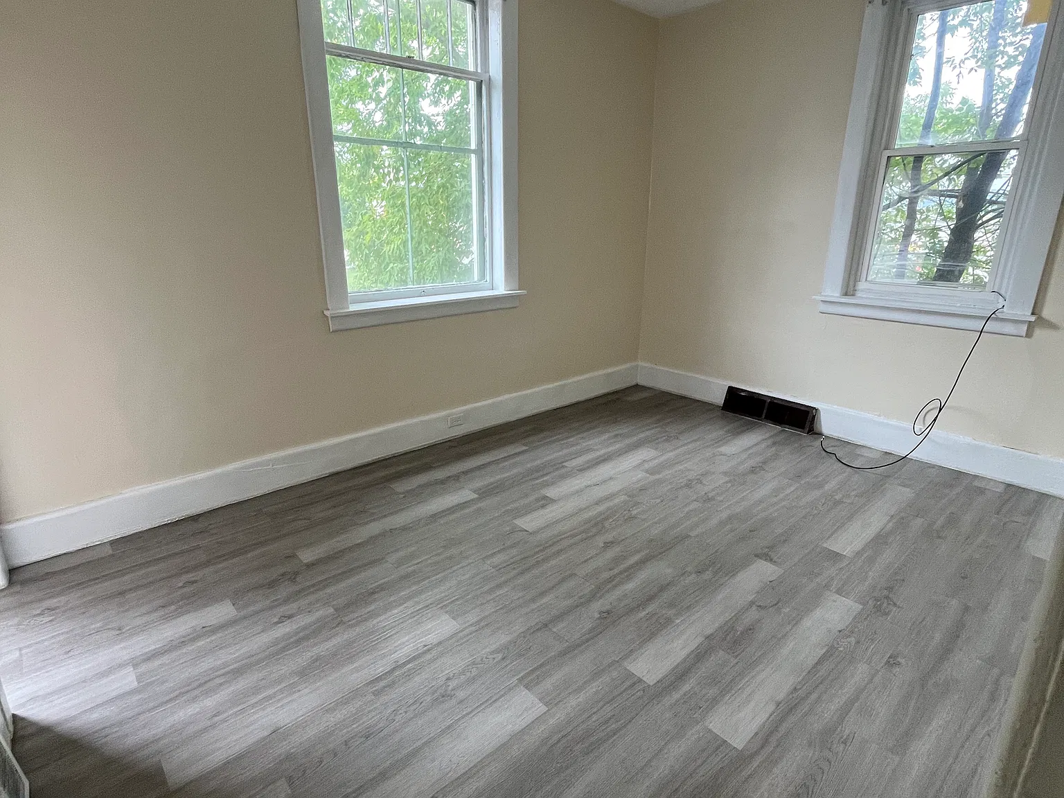 501 Niagara St — Photo 2