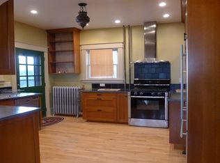 907 Hague Ave, Saint Paul, MN 55104