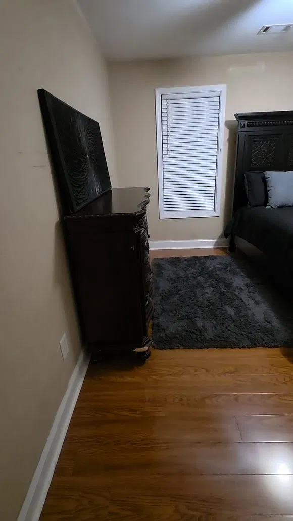 5 bed, 3284 sqft, $850 — Photo 2