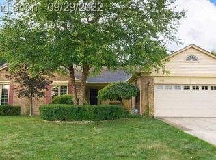 6285 Brookings Dr, Troy, MI 48098