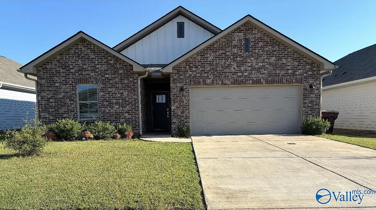 4 bed, 3.0 bath, 1938 sqft, $2,000 — Photo 1