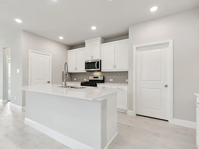 704 Santa Lucia Dr — Photo 5