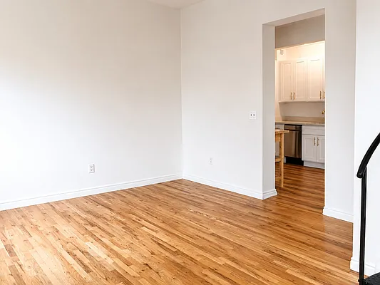 Living room, photo 2