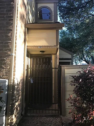 8299 Cambridge St #102 Photo 1