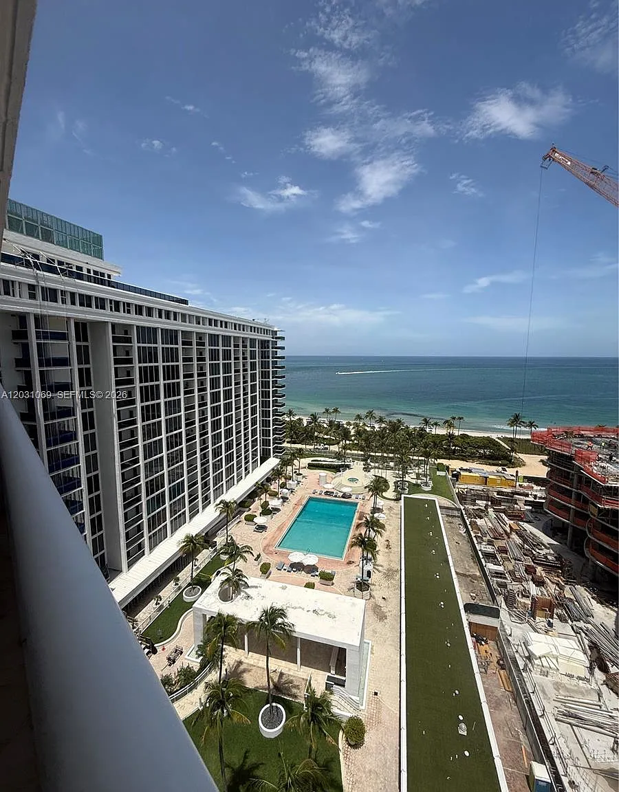 Harbour House — Photo 1