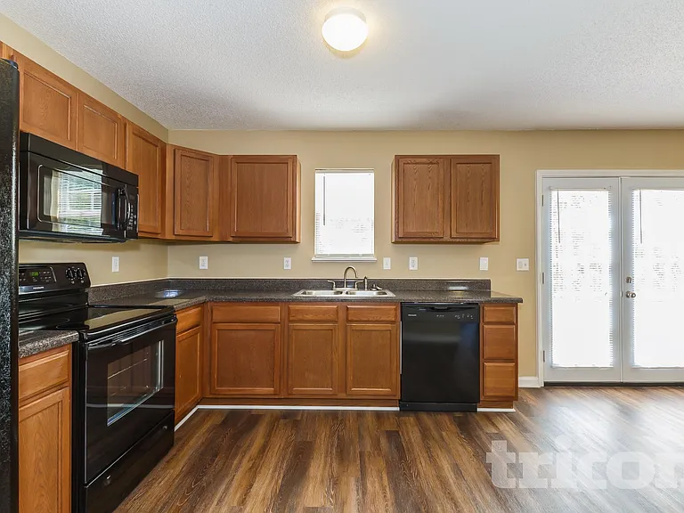 153 Cottage Lake Way — Photo 4