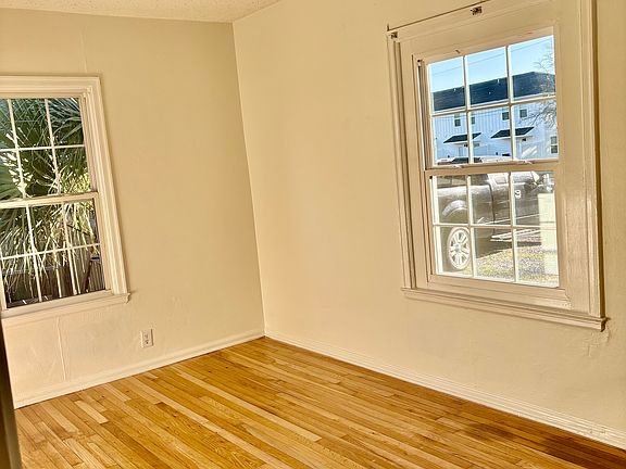 3rd image of 326 W Sunset Ave