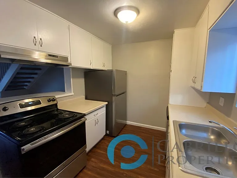 761 South Orange Avenue — Photo 5
