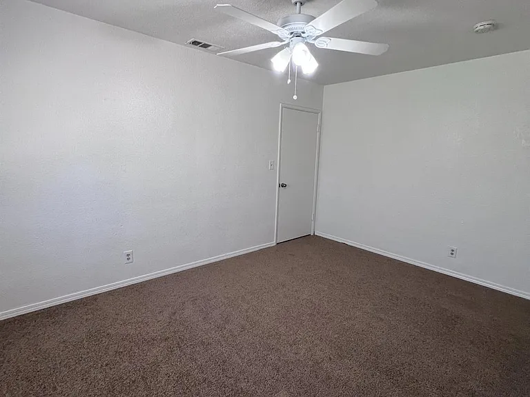 2905 E Lamona Ave — Photo 24