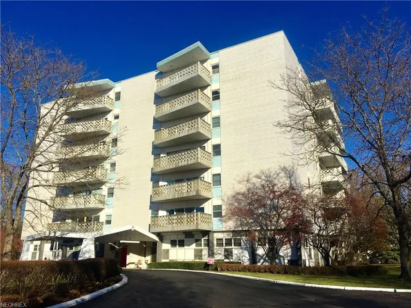 275 N Portage Path APT 5H, Akron, OH 44303
