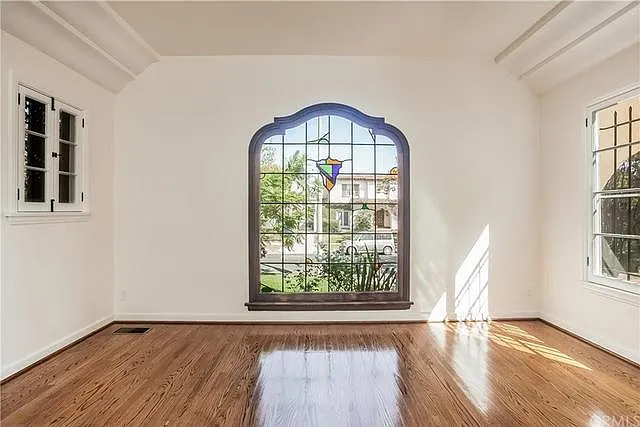 1125 S Hayworth Ave — Photo 5