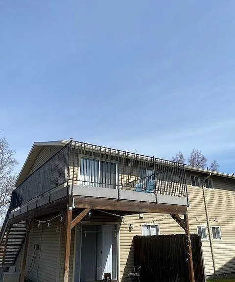 Colby Court — Photo 1