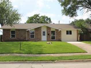 609 W Grenoble Dr, Grand Prairie, TX 75052