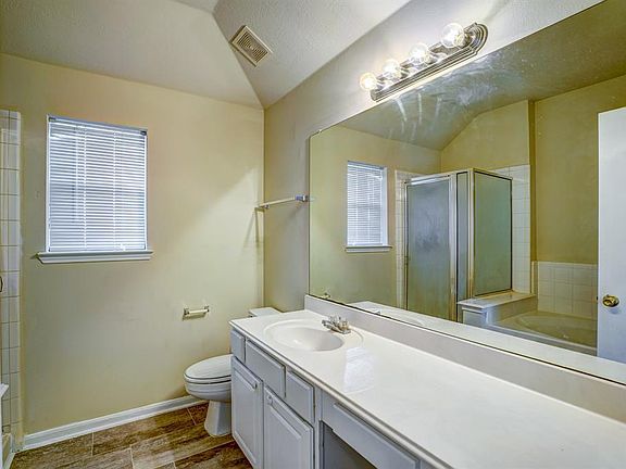 4th image of 21611 Woodoak Ct